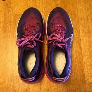 Hoka Arahi 2 running shoes